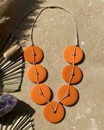 Carregar imagem no visualizador da galeria, Flat lay orange disc necklace Naftalina
