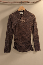 Load image in the gallery viewer,Frente completa da blusa de renda, a partir do original enviado
