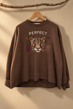 Chargez l'image dans la visionneuse de la galerie,Frente da sweatshirt com luz dourada suave
