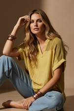 Carica l'immagine nel visualizzatore della galleria,Frente - Modelo blusa amarela
