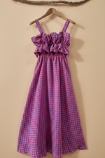 Carregar imagem no visualizador da galeria, Frente — vestido xadrez rosa fundo bege
