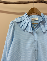 Carregar imagem no visualizador da galeria, Gingham blouse collar detail - studio background
