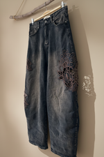 Load image in the gallery viewer,Jeans detalhe
