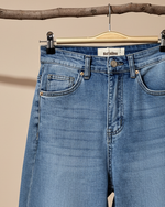 Cargue la imagen en el visor de la galería,Jeans wide leg azul - detalhe cintura

