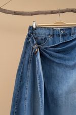 Load image in the gallery viewer,Jeans Wrap Denim — Detalhe
