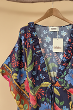 Carregar imagem no visualizador da galeria, Kimono Azul - Detalhe
