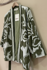 Carica l'immagine nel visualizzatore della galleria,Kimono bordado lateral
