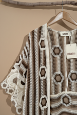 Load image in the gallery viewer,Kimono cabide detalhe
