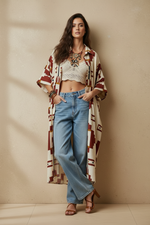 Cargue la imagen en el visor de la galería,Kimono encostada parede pés cruzados
