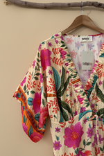 Carica l'immagine nel visualizzatore della galleria,Kimono Floral - Detalhe Decote
