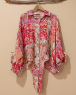 Chargez l'image dans la visionneuse de la galerie,Kimono frontal com fundo de estúdio
