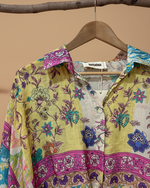 Carregar imagem no visualizador da galeria, Kimono fundo bege estúdio 3
