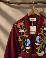 Carregar imagem no visualizador da galeria, Kimono Suzani Bordô - Detalhe
