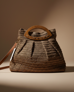 Carregar imagem no visualizador da galeria, Mala castanha frontal centrada
