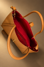 Load image in the gallery viewer,Mala com bolsa interior vermelha
