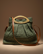 Carregar imagem no visualizador da galeria, Mala verde frontal centrada
