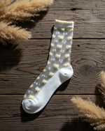 Carregar imagem no visualizador da galeria, Meias flores creme em madeira rústica
