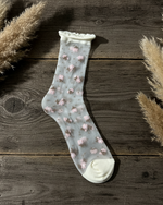 Carregar imagem no visualizador da galeria, Meias flores rosa e cinza em madeira rústica
