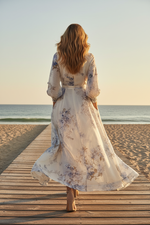 Cargue la imagen en el visor de la galería,Modelo a andar no passadiço - de trás
