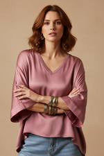 Carregar imagem no visualizador da galeria, Modelo blusa rosa frente
