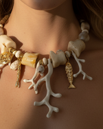 Chargez l'image dans la visionneuse de la galerie,Modelo boho-chic com colar coral branco
