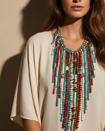 Carica l'immagine nel visualizzatore della galleria,Modelo com colar fringe colorido - editorial
