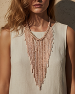 Chargez l'image dans la visionneuse de la galerie,Modelo com colar fringe nude - editorial
