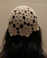 Cargue la imagen en el visor de la galería,Modelo de trás com gorro de croché
