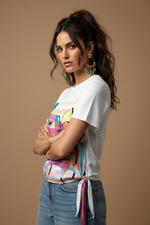 Carica l'immagine nel visualizzatore della galleria,Modelo frente - T-shirt cavalinhos
