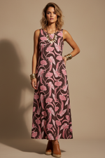 Cargue la imagen en el visor de la galería,Modelo frente - vestido rosa/castanho sem bolsos
