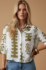 Carica l'immagine nel visualizzatore della galleria,Modelo loura - camisa linho tribal curta frente
