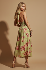 Carica l'immagine nel visualizzatore della galleria,Modelo loura Naftalina - vestido floral costas
