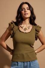 Carregar imagem no visualizador da galeria, Modelo morena - top organza folhos frente

