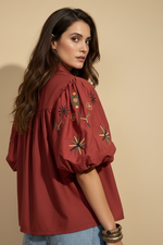 Carregar imagem no visualizador da galeria, Modelo Naftalina — camisa tijolo costas
