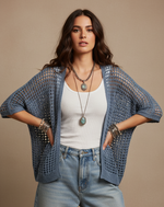 Carica l'immagine nel visualizzatore della galleria,Modelo Naftalina — casaco crochet azul justo manga 3/4 frente
