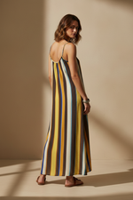 Carregar imagem no visualizador da galeria, Modelo Naftalina vestido costas
