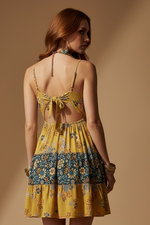 Cargue la imagen en el visor de la galería,Modelo Naftalina - Vestido curto floral costas abertas
