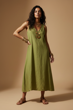 Carica l'immagine nel visualizzatore della galleria,Modelo Naftalina - vestido verde frente
