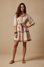Chargez l'image dans la visionneuse de la galerie,Modelo vestido bordado curto com cinto
