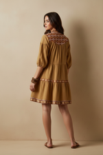 Chargez l'image dans la visionneuse de la galerie,Modelo vestido camel costas sem cinto
