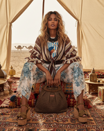 Carregar imagem no visualizador da galeria, Naftalina – Editorial Tenda Berbere Sentada
