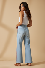 Carica l'immagine nel visualizzatore della galleria,Naftalina model back view embroidered jeans

