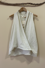 Carregar imagem no visualizador da galeria, Natural linen wrap top front view studio background
