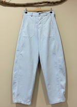 Carregar imagem no visualizador da galeria, Pants front view - studio background
