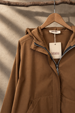 Carregar imagem no visualizador da galeria, Parka Camel - Detalhe
