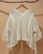 Carregar imagem no visualizador da galeria, Poncho crochet fundo bege - frontal
