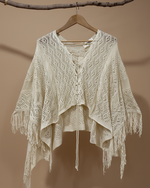 Carregar imagem no visualizador da galeria, Poncho crochet fundo bege - traseira
