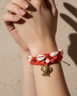 Carica l'immagine nel visualizzatore della galleria,Pulseira coral no pulso da modelo
