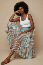 Carregar imagem no visualizador da galeria, Saia Assimétrica — Sentada na cadeira
