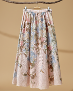 Carregar imagem no visualizador da galeria, Saia bordada eyelet - vista traseira com fundo bege
